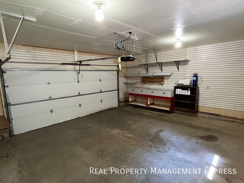 Building Photo - 3 BED 2 BATH HOME NEAR MORNINGSIDE PARK