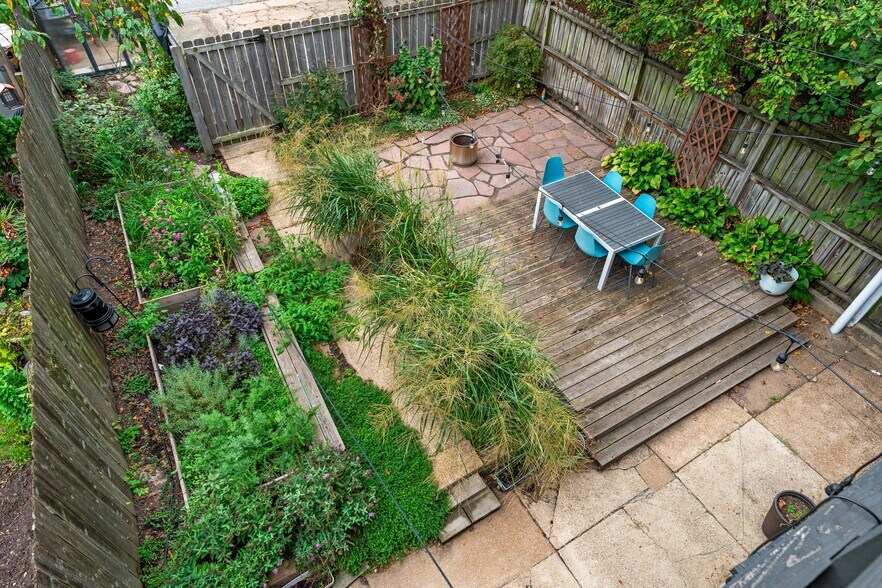 Building Photo - 2014 James St