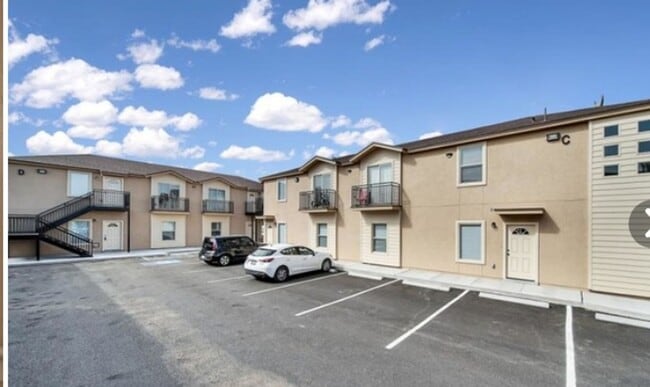 Building Photo - Center Way Apartments 2BDR - 1 BATH