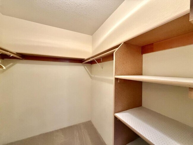 Building Photo - 300 Colonial Dr