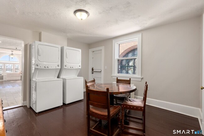 Building Photo - 360 Farmington Ave