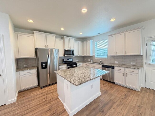 Building Photo - 10321 Forest Grove Dr