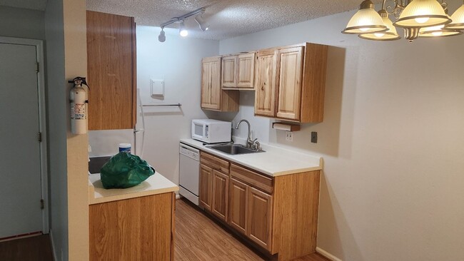 Building Photo - 2-Bed Condo in North Boulder Residential A...