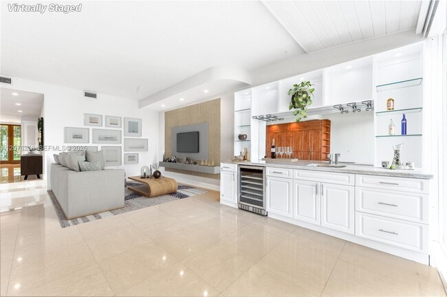 Building Photo - 5990 Paradise Point Dr