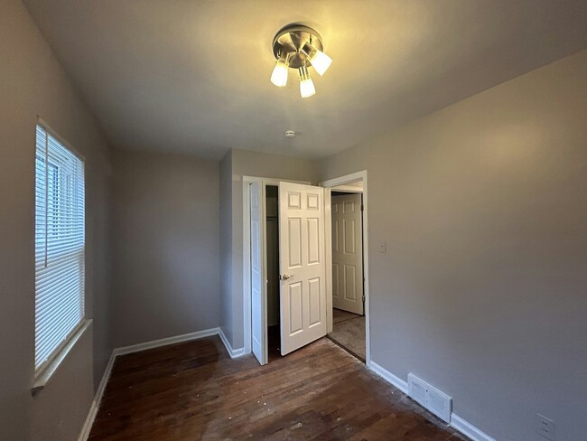 Building Photo - 5979 Lodewyck St