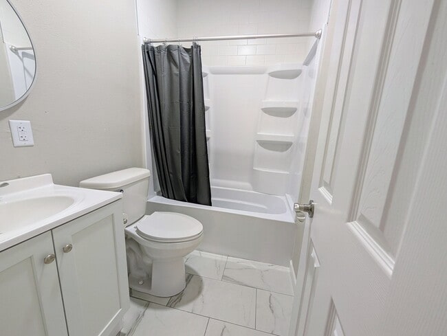 Building Photo - 328 N G St