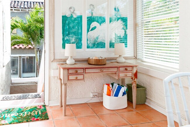 Building Photo - 519 28th St