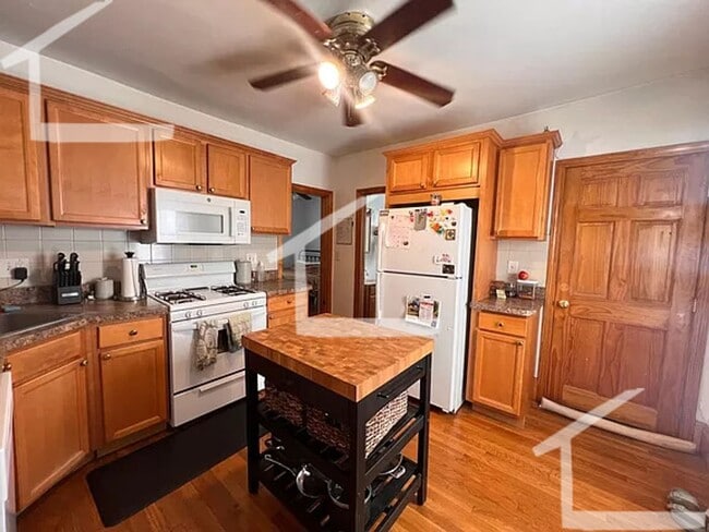 Building Photo - Check out this 3 bed 2 bath in Lower Allston