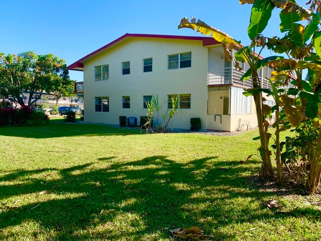 Building Photo - 39 Sussex B