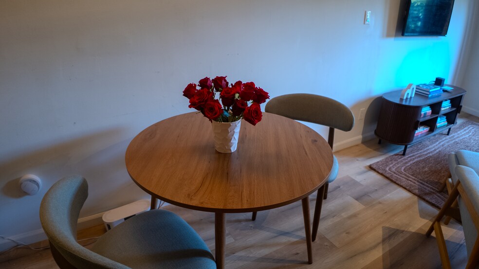 Building Photo - 1239 N Commonwealth Ave