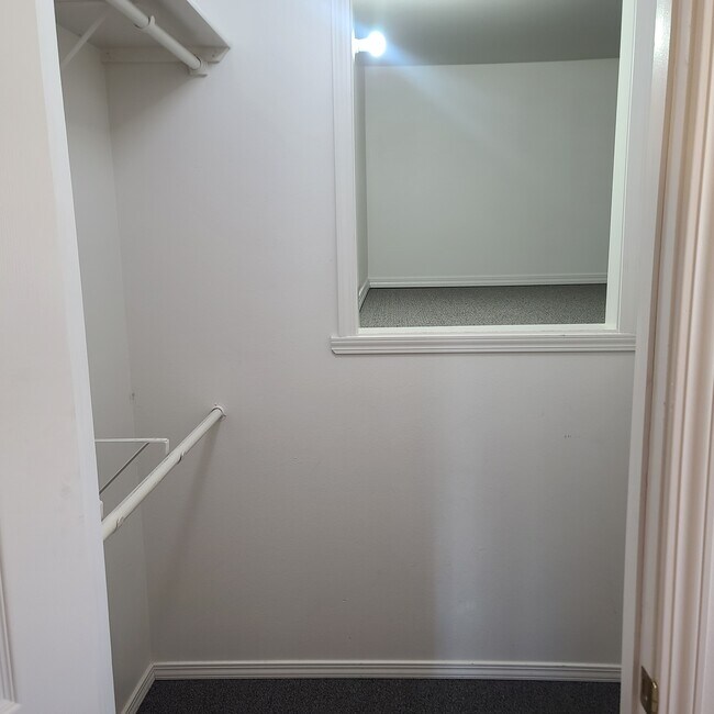Building Photo - 214 Quinella St