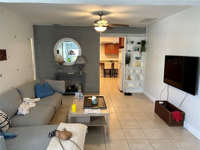 Building Photo - 230 SW 15th St