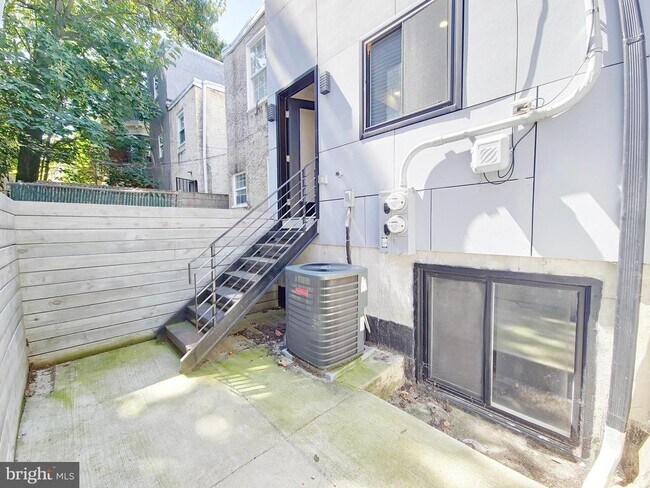 Building Photo - 519 N 38th St
