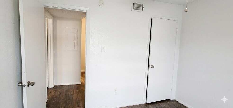 Building Photo - 1907 Hearthstone Dr