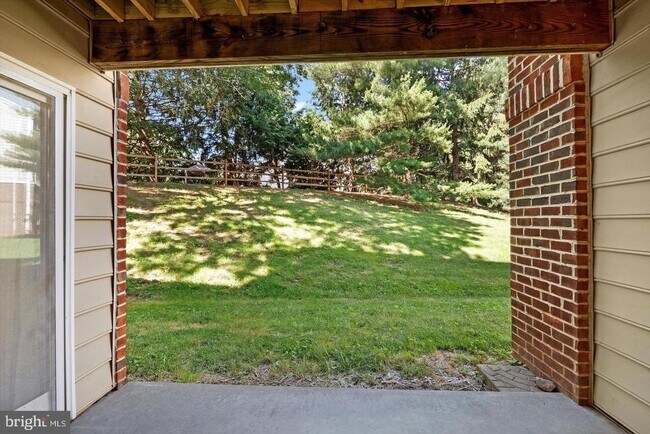 Building Photo - 2406 Ellsworth Way