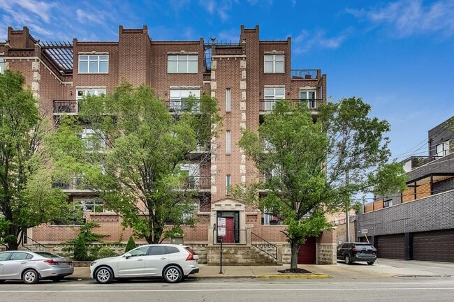Building Photo - 814 W Hubbard St