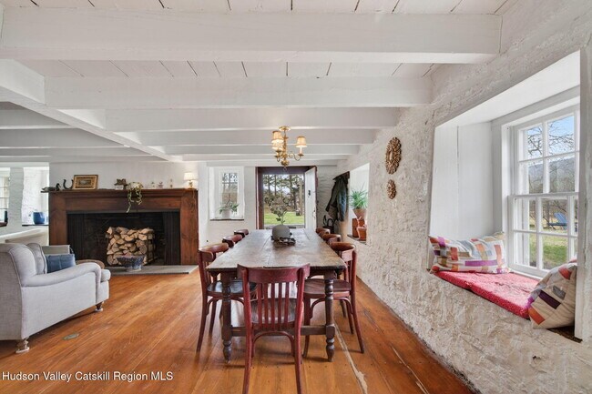 Building Photo - 48 Oak Rd