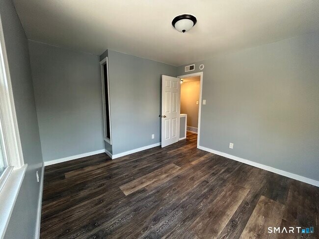 Building Photo - 244 Woodlawn Cir