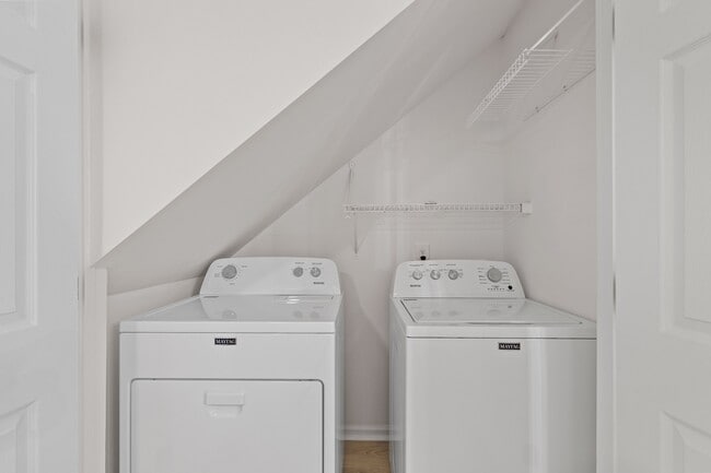 Building Photo - 365 E Williams St