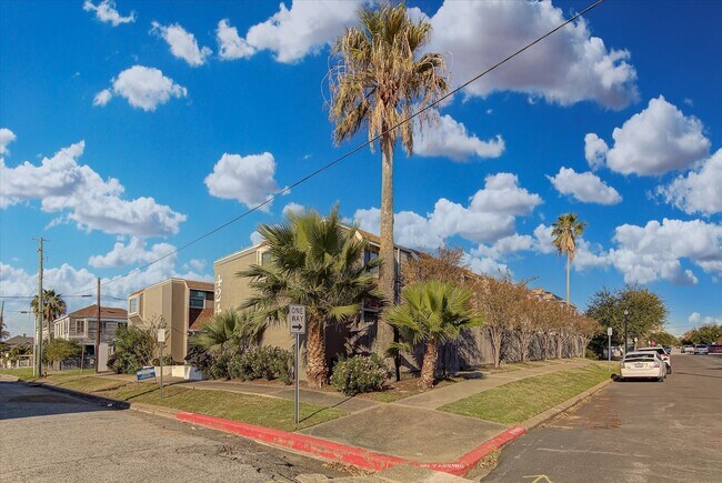 Building Photo - 424 15th St