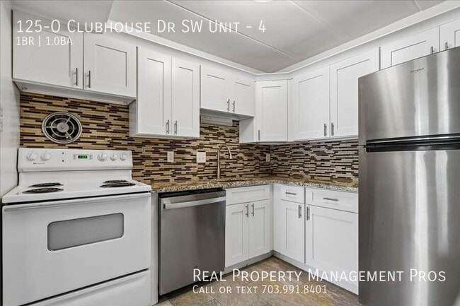 Building Photo - 125 Clubhouse Dr SW