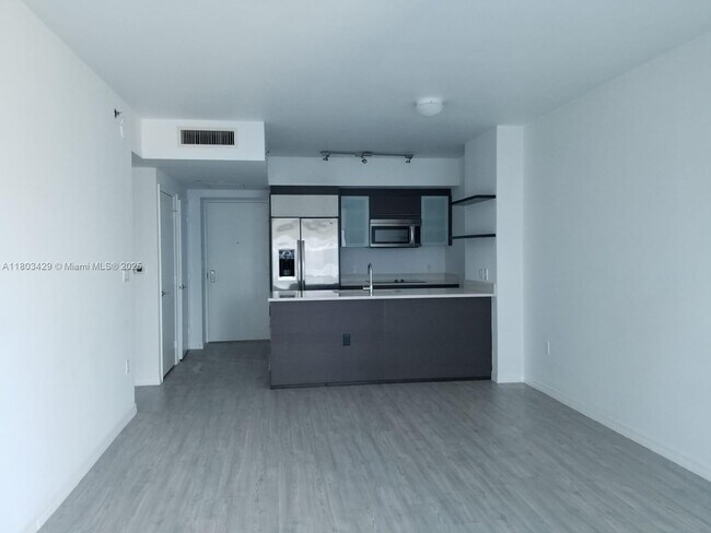 Building Photo - 500 Brickell Ave