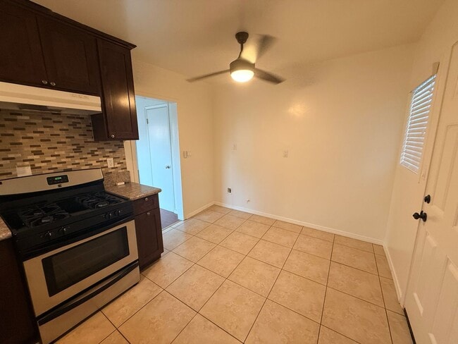 Building Photo - Three bedroom home in Long Beach available to rent now!