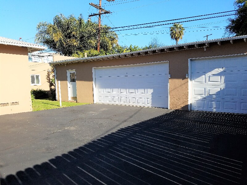 Building Photo - 2226 S Carmelina Ave