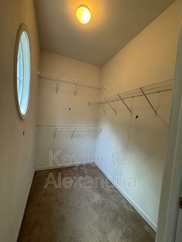 Building Photo - 2561 Eastbourne Dr