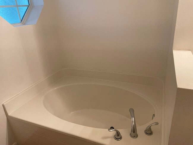 Building Photo - 5079 NW Fiddle Leaf Ct