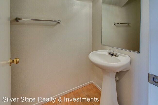 Building Photo - 2 br, 2.5 bath House - 6578 MARILYN MONROE...