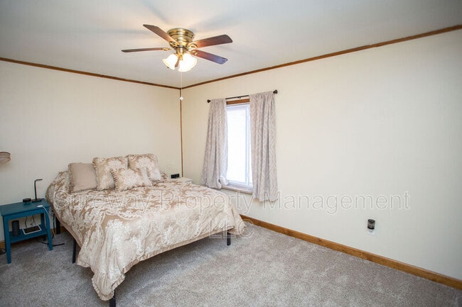 Building Photo - 207 Empress Ct