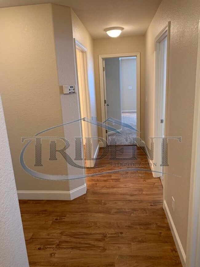 Building Photo - 2180 Gold River Dr