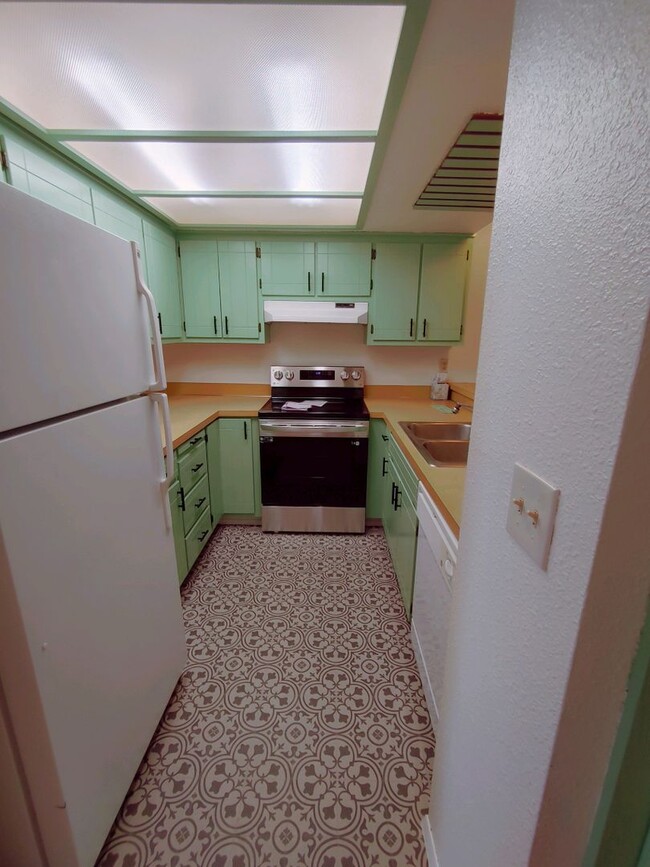 Building Photo - 3 bed 2 bath townhouse in Winslow Park!