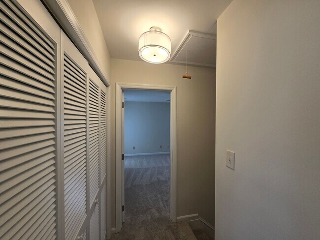 Building Photo - Meticulously Kept 2BR, 3BA Townhome with D...
