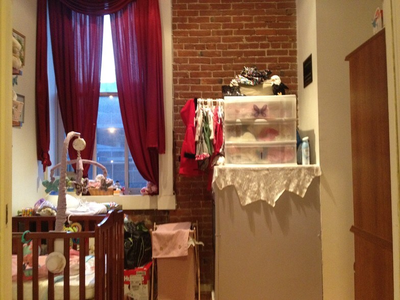 Den - 1010 Race St