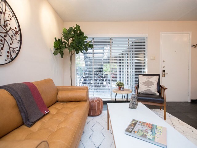 420 W Alabama Model - 420 West Alabama