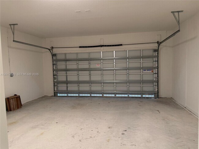 Building Photo - 2384 SE 29th St