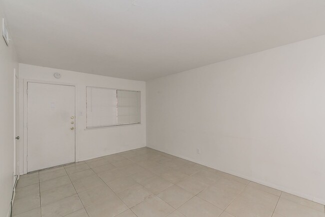 Building Photo - 1 Bedroom Heritage House Apartment (Herita...