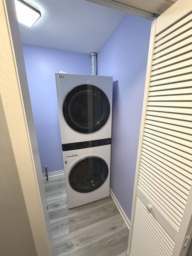 Building Photo - 824 Dighton Ln