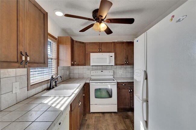 Building Photo - 202 Bedford Trail