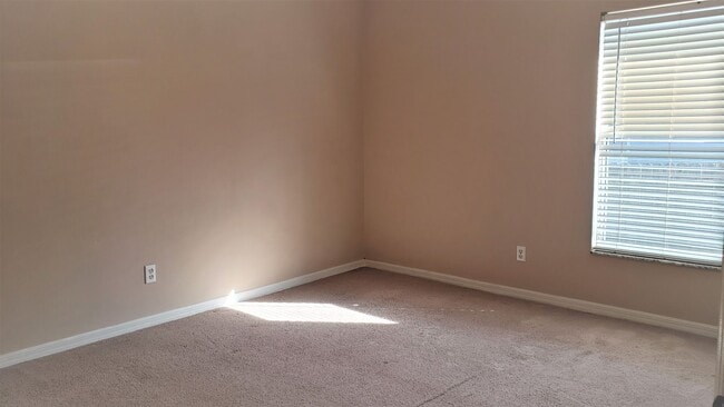 Building Photo - ~ 3/2 ~ Louisa Pointe ~ Crenshaw Circle ~ ...