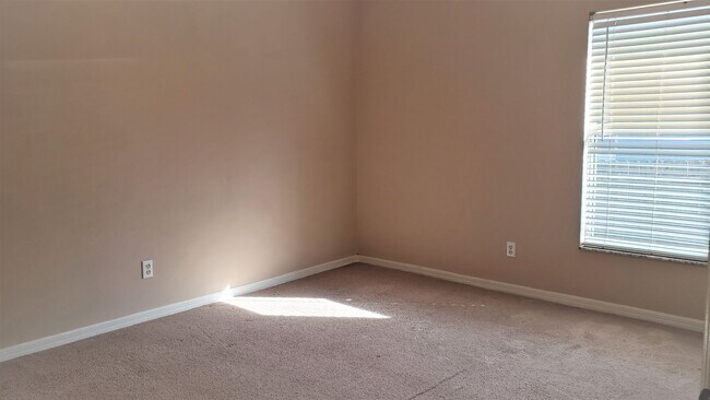 Building Photo - ~ 3/2 ~ Louisa Pointe ~ Crenshaw Circle ~ Quiet Neighborhood & NO Rear Neighbors!!!!