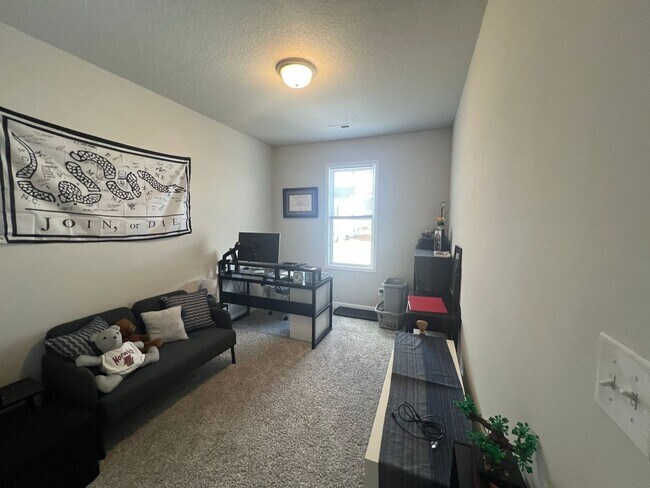 Building Photo - 208 Shallowbag Bay Ln