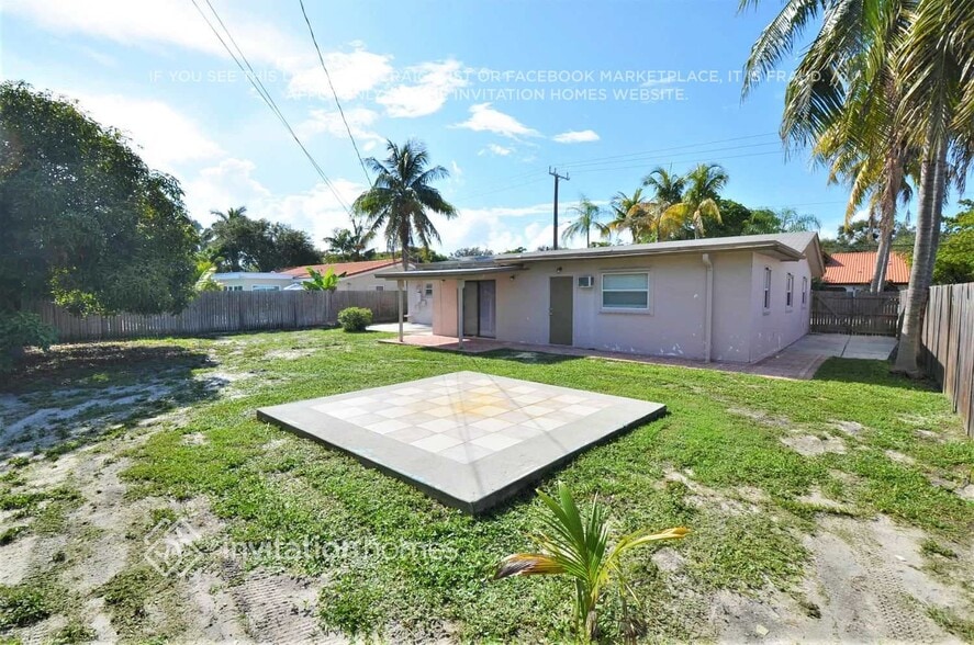 Building Photo - 458 NE 38th St