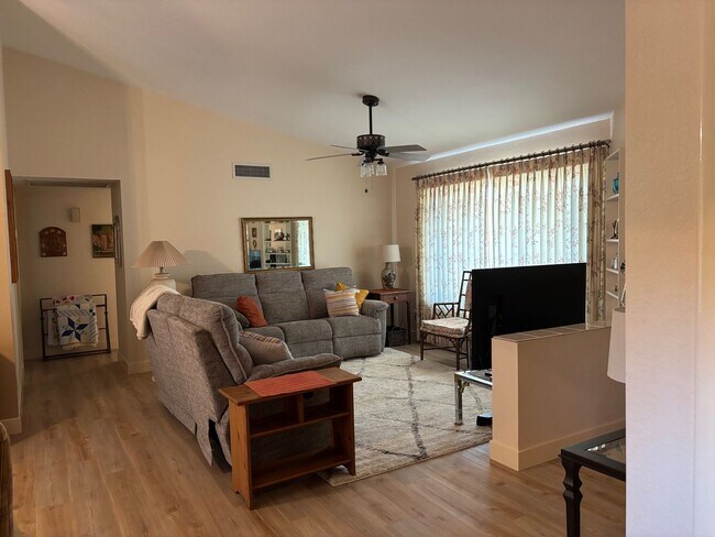 Building Photo - Welcome to this charming 2-bedroom, 2-bathroom home located in the desirable Leisure World a 45+ ...