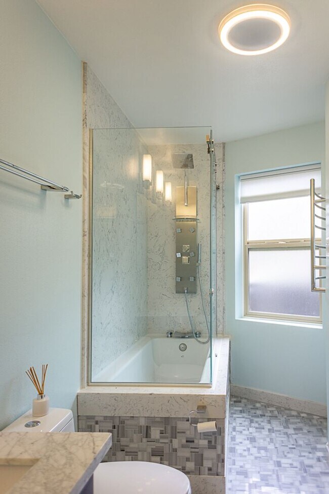 Building Photo - 2bd/2ba Seattle Condo