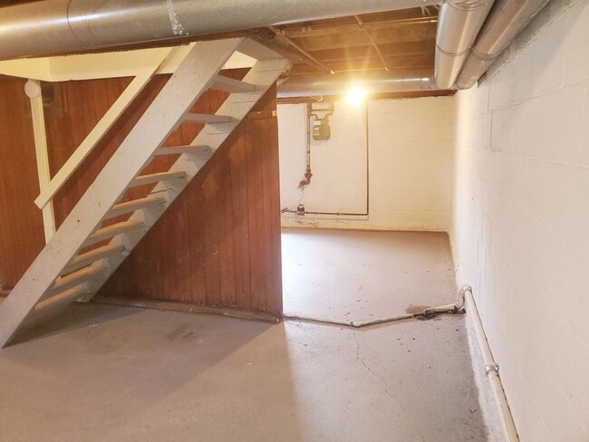 Building Photo - 230-232 W Pacemont