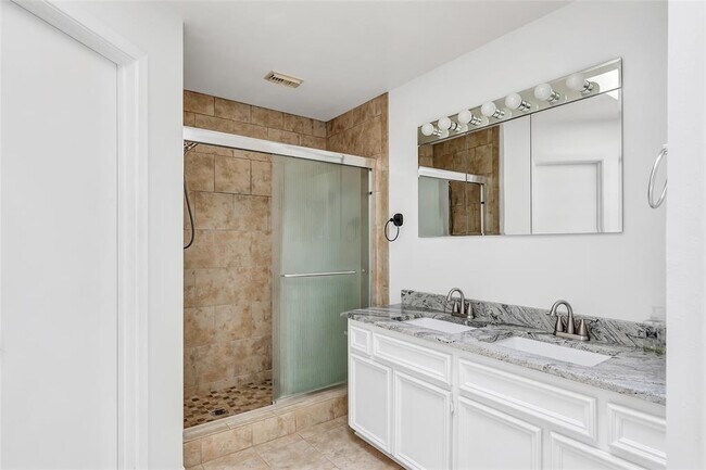 Building Photo - 70 Fern View Ct