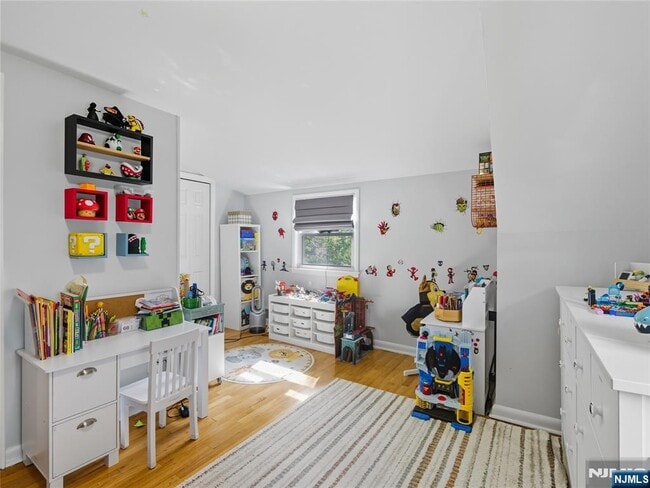 Building Photo - 197 Fairview Ave